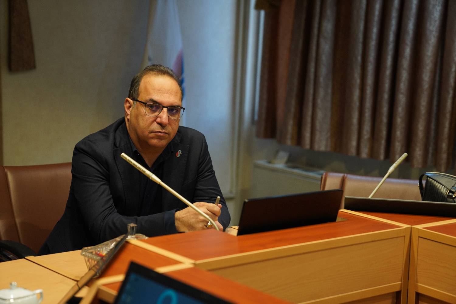 نشست هم اندیشی دکتر توکلی ریاست دانشگاه با داروسازان مجموعه مدد ایران