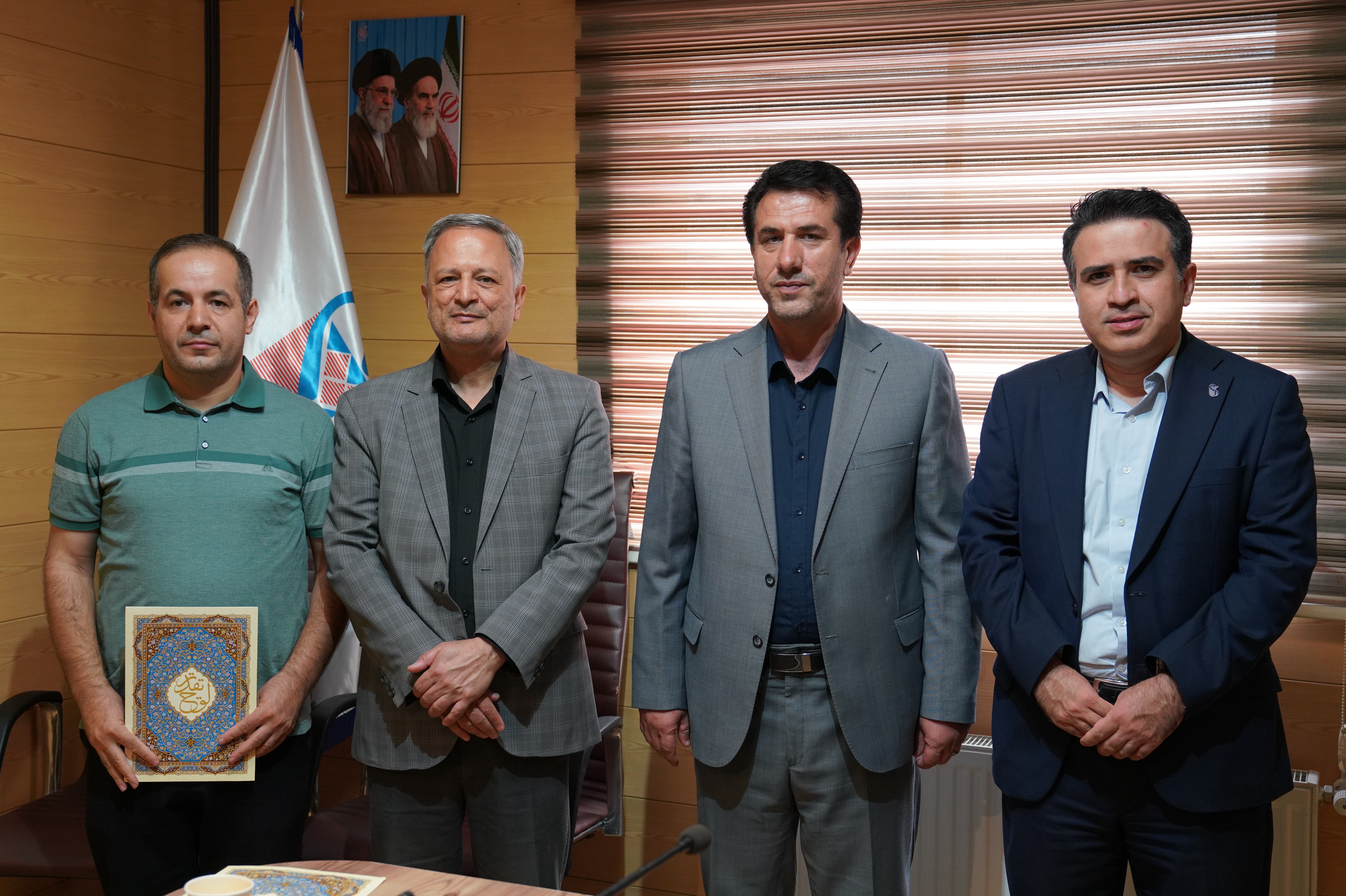 آئین تقدیر از خادمان سلامت داروخانه بیمارستان موقت مصلی برگزار شد