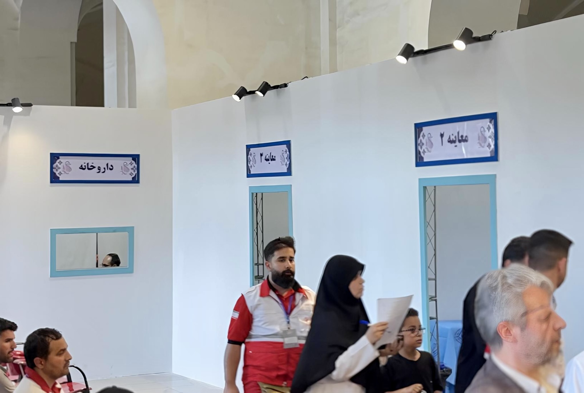 استقرار خدمات دارویی در بیمارستان تخصصی موقت دانشگاه علوم پزشکی ایران